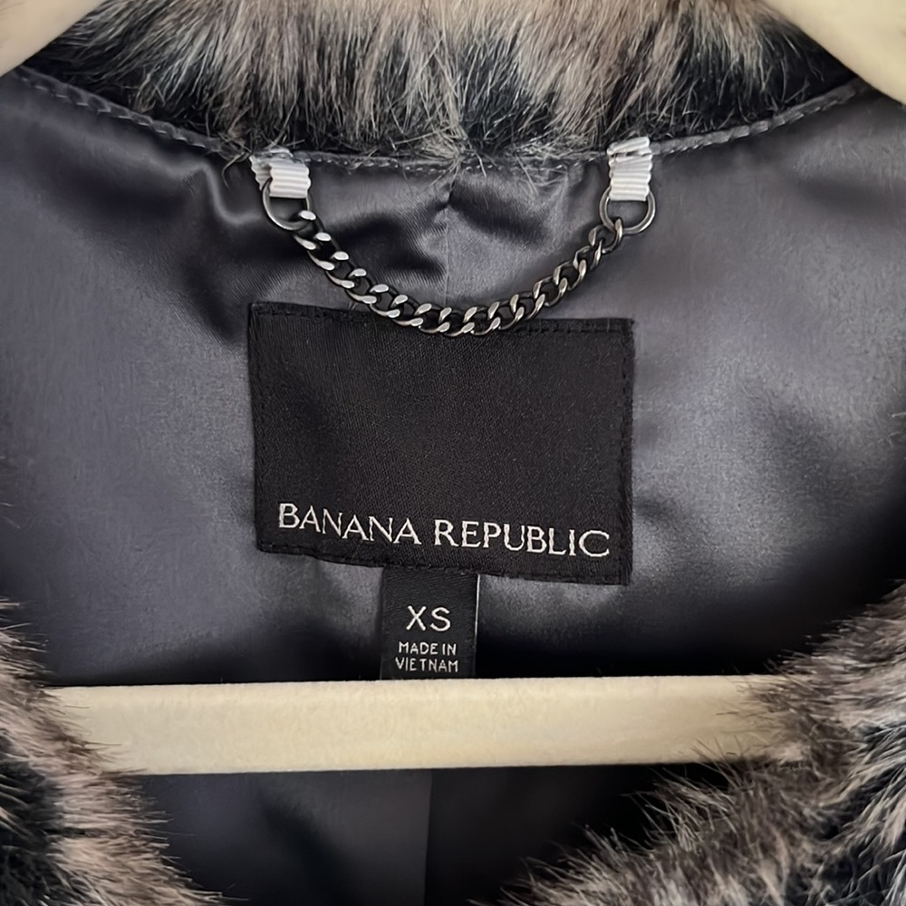 Banana republic faux fur vest. Size XS. - Picture 3 of 4